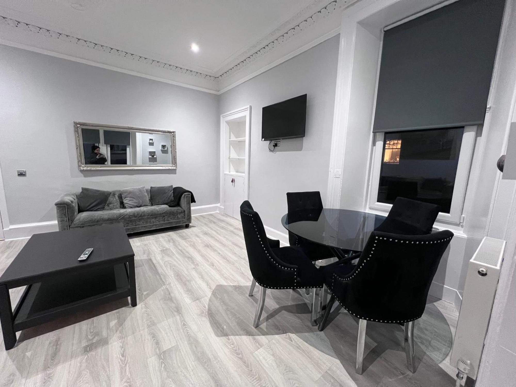Lovely 4 Bedroom 2Nd Floor Walk Up Apartment Единбург Екстер'єр фото